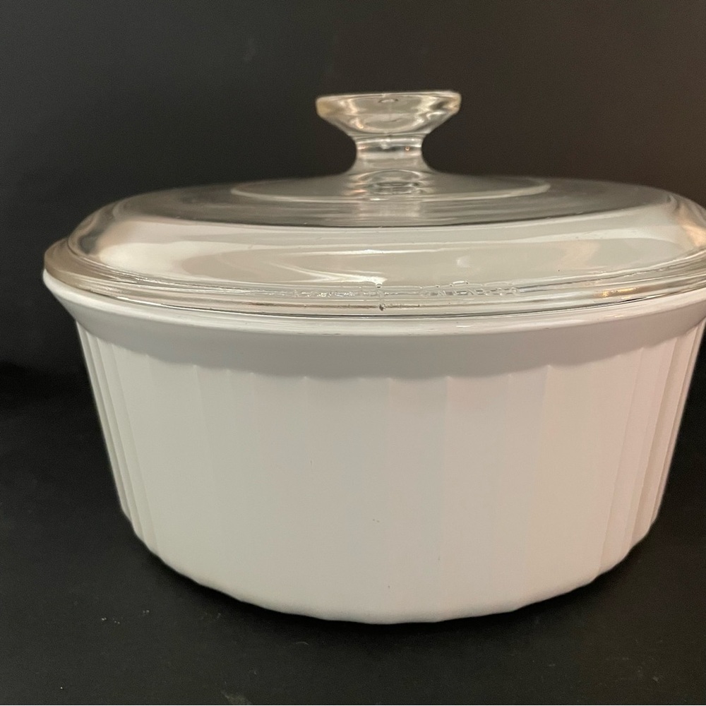 Corning Ware French White F-1-B 2.5 Liter Round Casserole Dish with Lid
